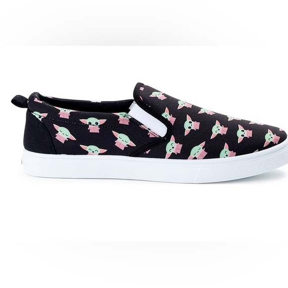 STAR WARS THE MANDALORIAN Mens Sneakers Size 13 Slip On New - Picture 2 of 6